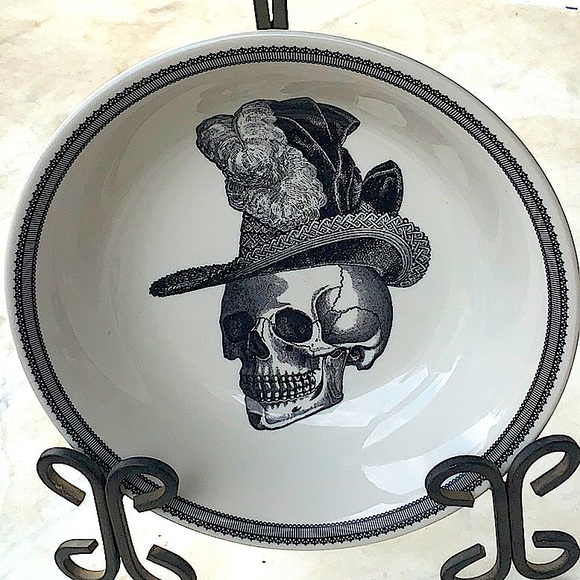 VICTORIAN ENGLISH POTTERY INDIVIDUAL PASTA BOWL SKULL WITH HAT - Picture 2 of 7